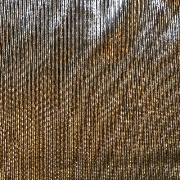 Springfield Gold V-neck Top - Picture 4 of 5